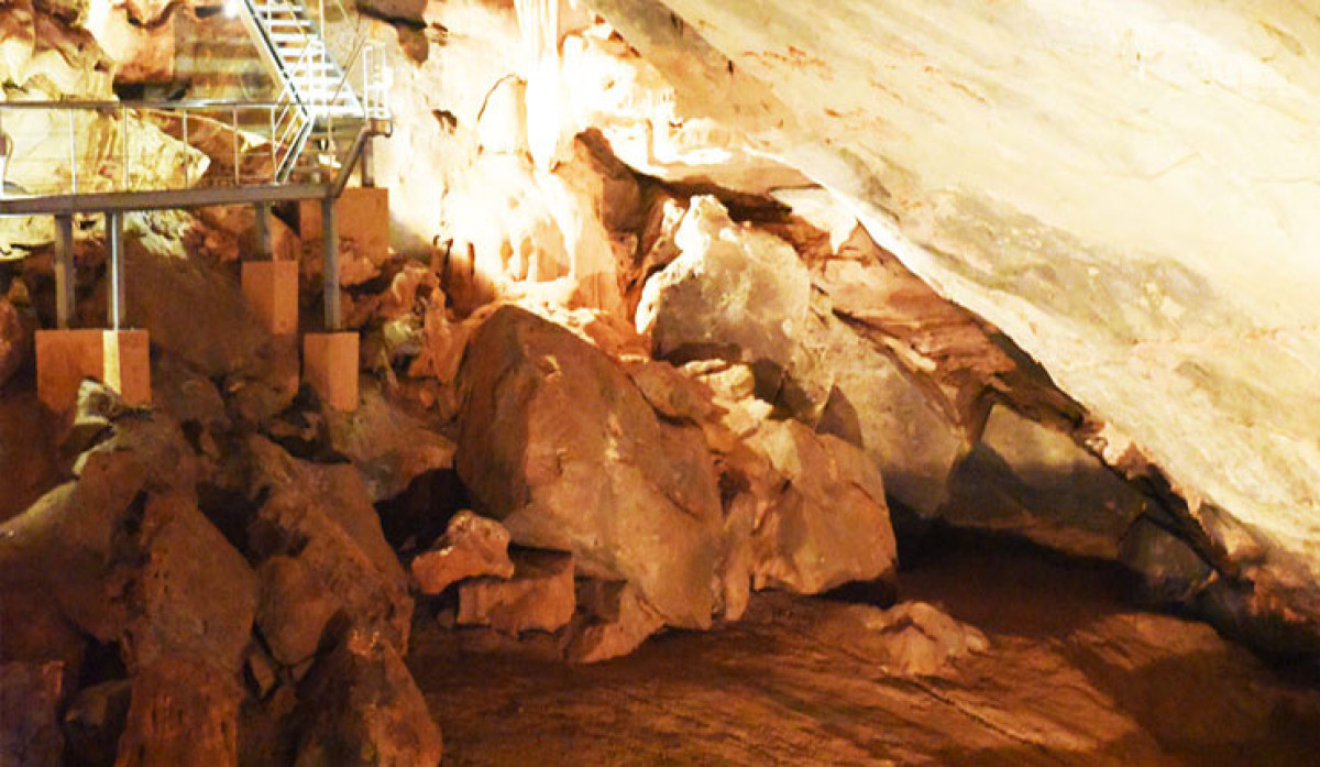 Al Hoota Cave